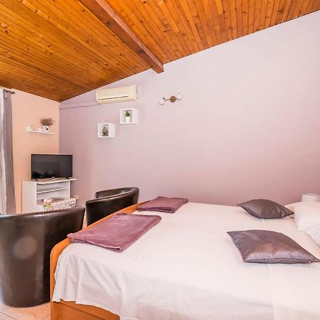 Apartments And Room Zinka Водице Екстер'єр фото