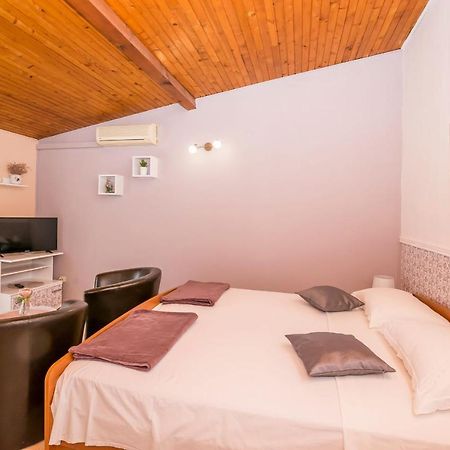 Apartments And Room Zinka Водице Екстер'єр фото