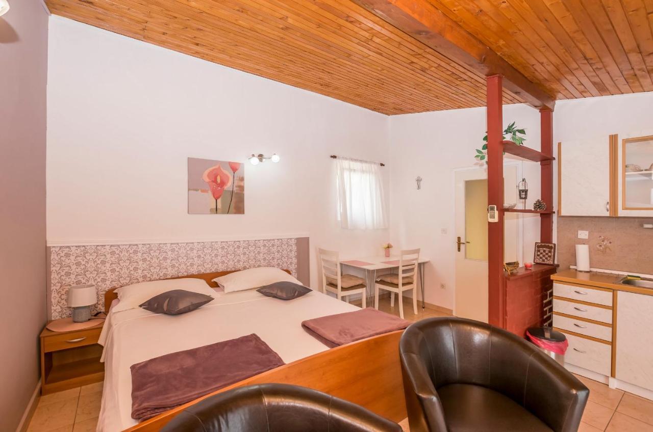 Apartments And Room Zinka Водице Екстер'єр фото
