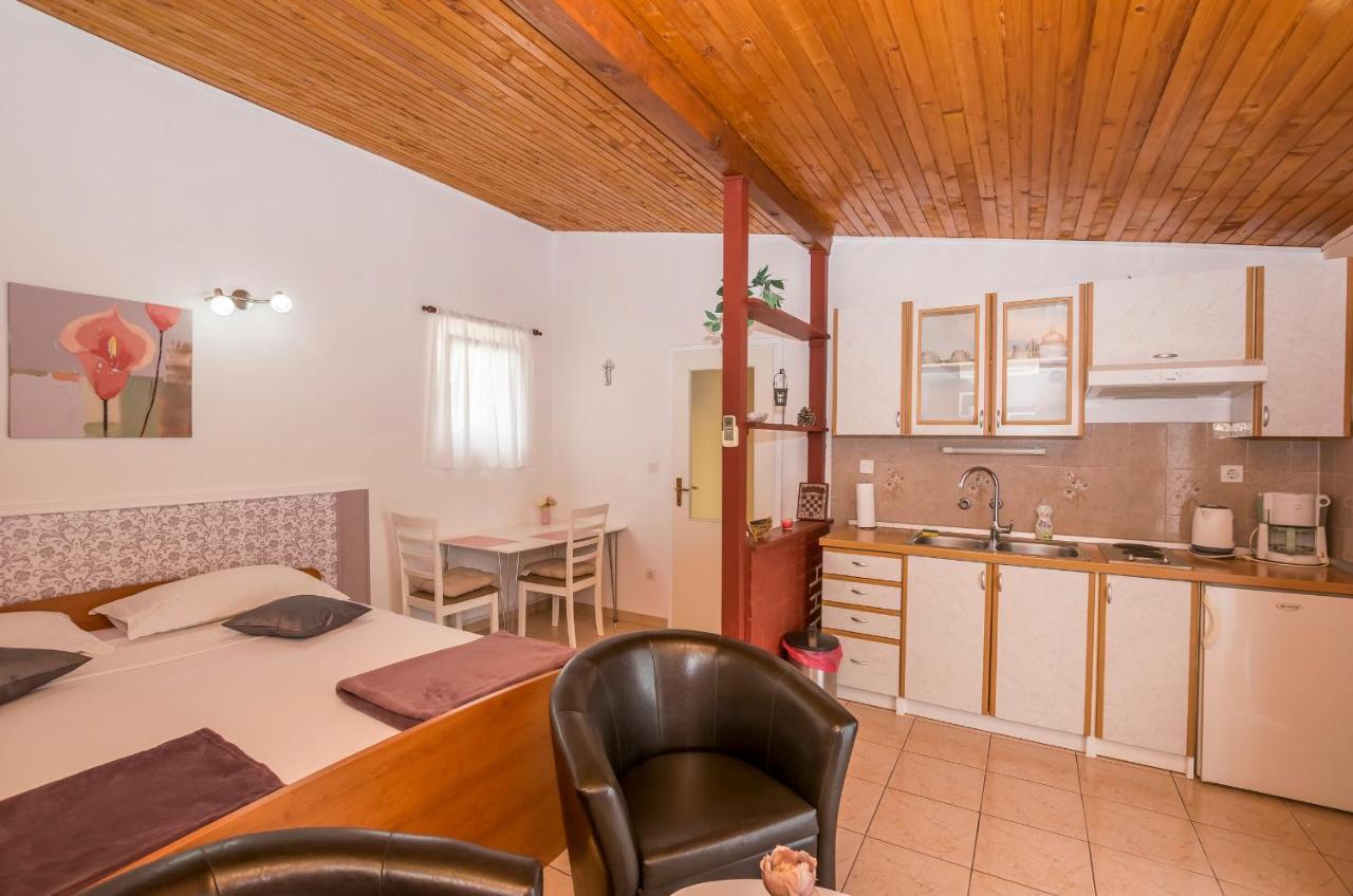 Apartments And Room Zinka Водице Екстер'єр фото