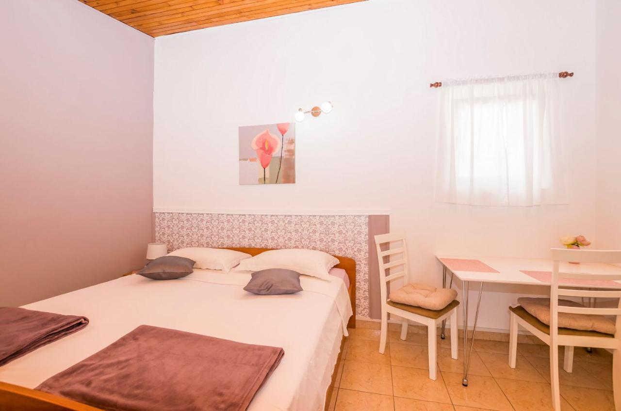 Apartments And Room Zinka Водице Екстер'єр фото