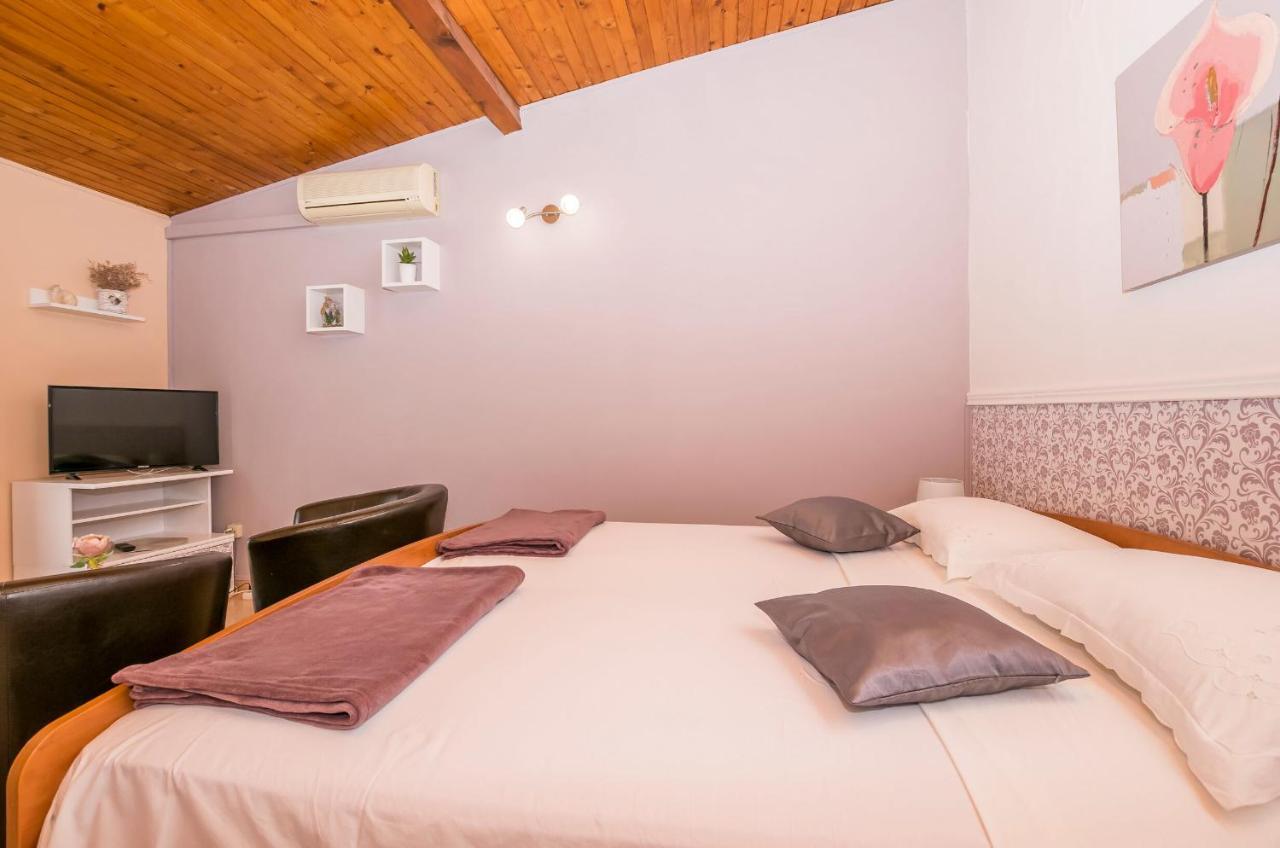 Apartments And Room Zinka Водице Екстер'єр фото