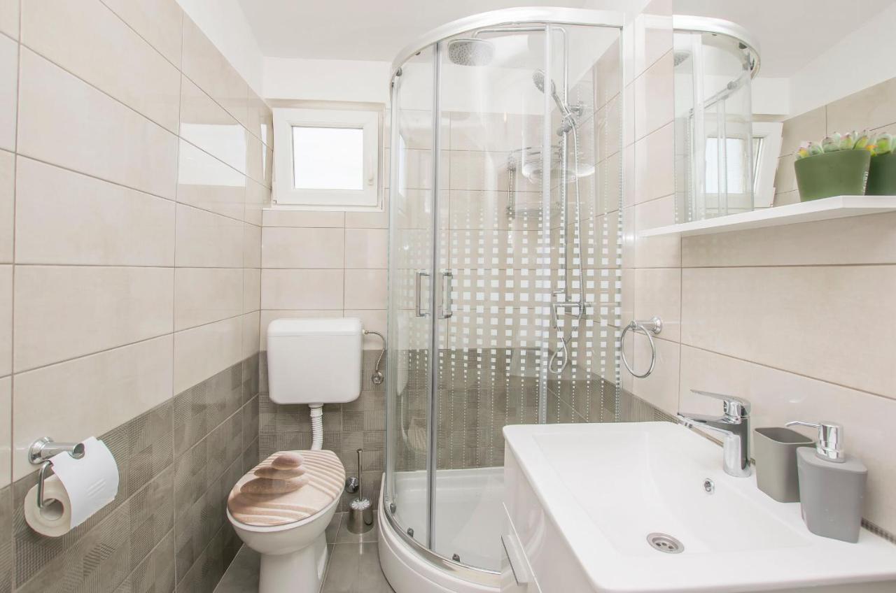 Apartments And Room Zinka Водице Екстер'єр фото