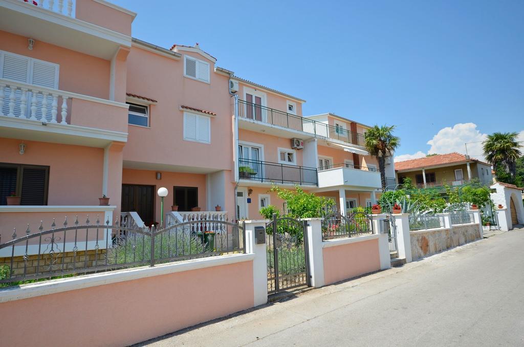Apartments And Room Zinka Водице Екстер'єр фото