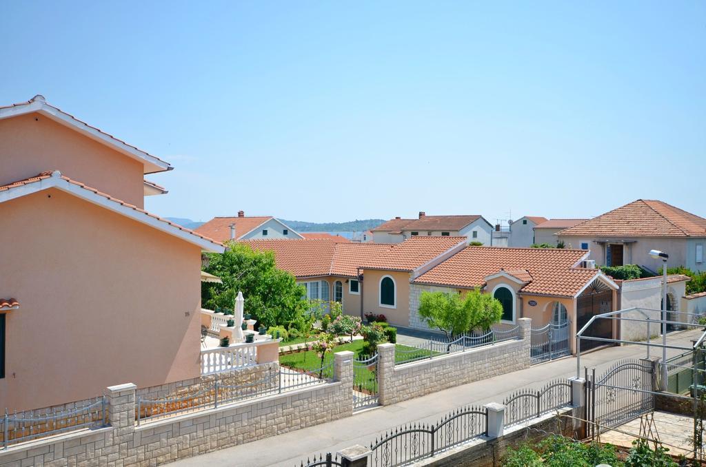 Apartments And Room Zinka Водице Екстер'єр фото
